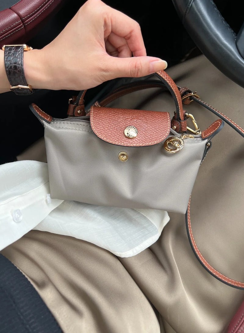 لونغ حقيبة لونغشام لو بلياج ميني صغيرة الحجم للنساء، بتصميم كلاسيكي أنيق ومتعدد الاستخدامات، مزودة بحزام كتف. - Image 2